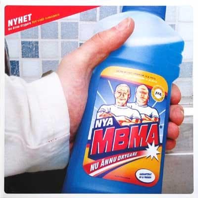 Mobbade Barn Med Automatvapen — Nu Ännu Drygare